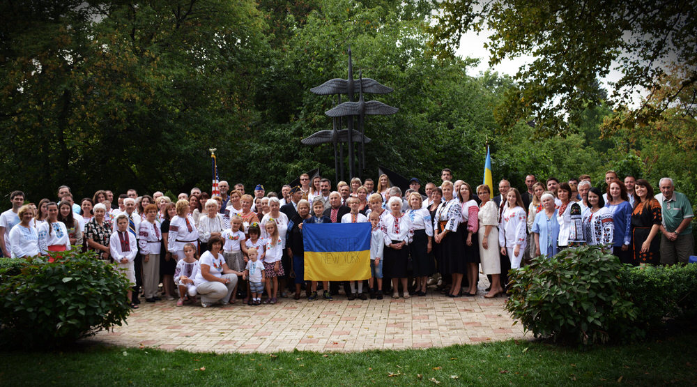 Community stands by centennial monument during Ukrainian independence day event