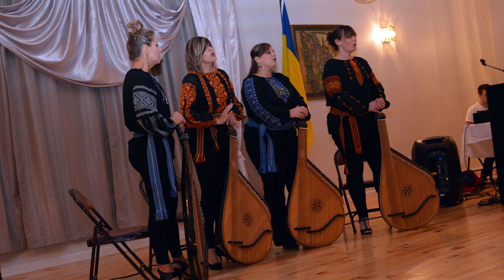 Bandura players sing a song