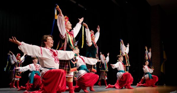 Ukrainian dancers