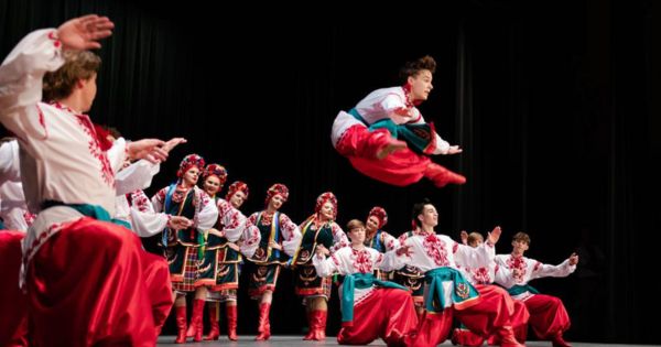 Ukrainian dancers